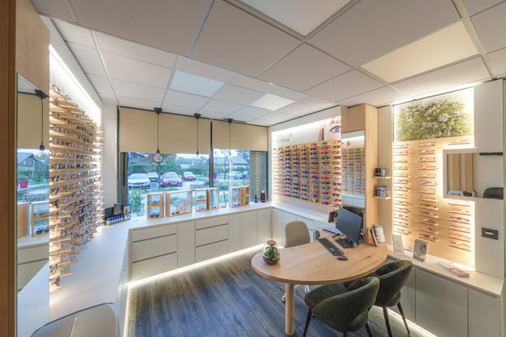 aménagement interieur boutique annecy haute savoie sur-mesure bois ébéniste menuisier