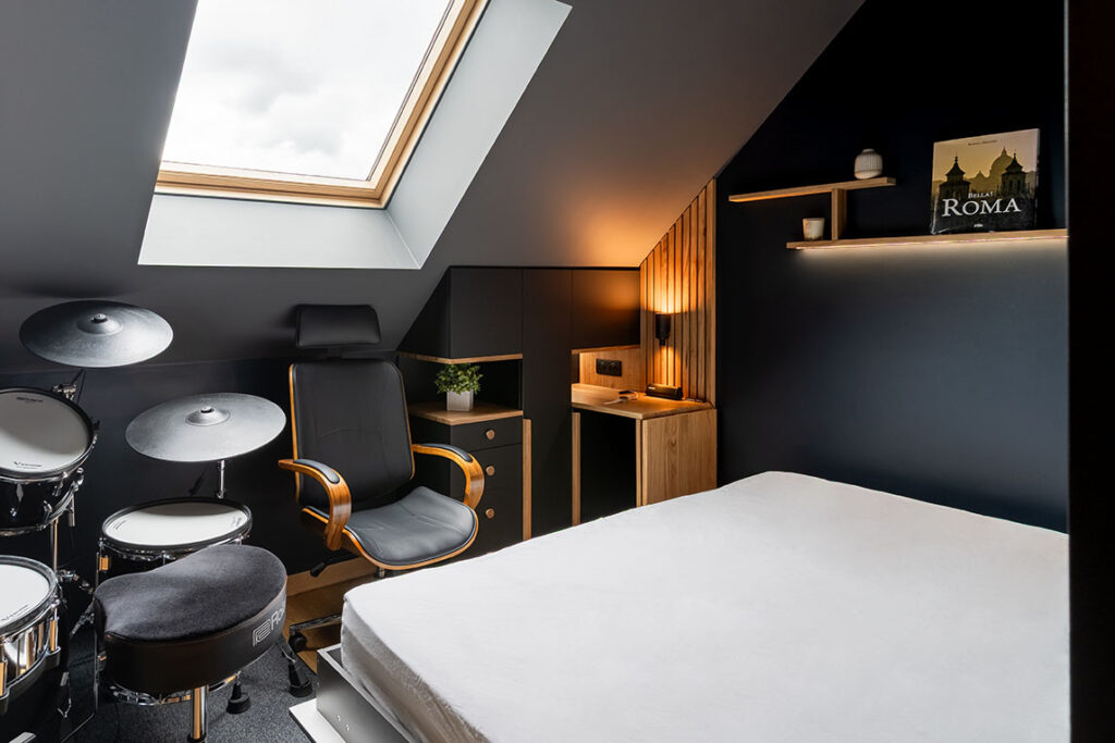 optimisation petite chambre lit et bureau pliant bois menuisier ebeniste haute savoie