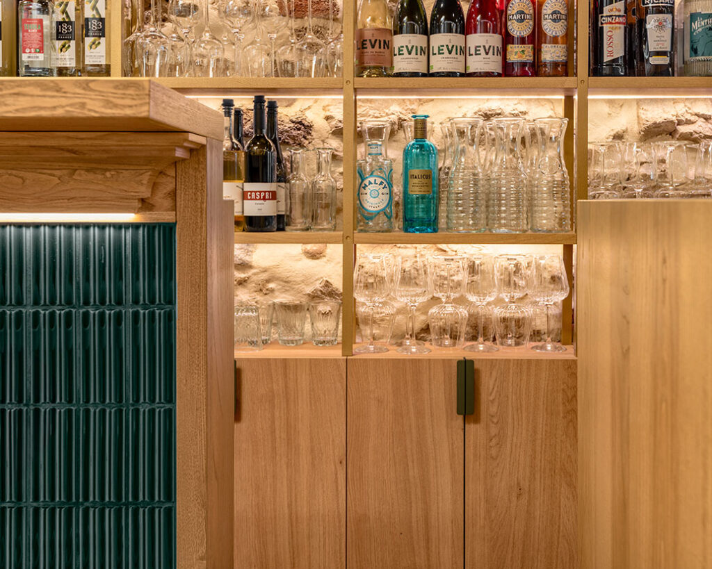 étagère rangement sur-mesure bois bar savoie haute-savoie ébéniste menuisier